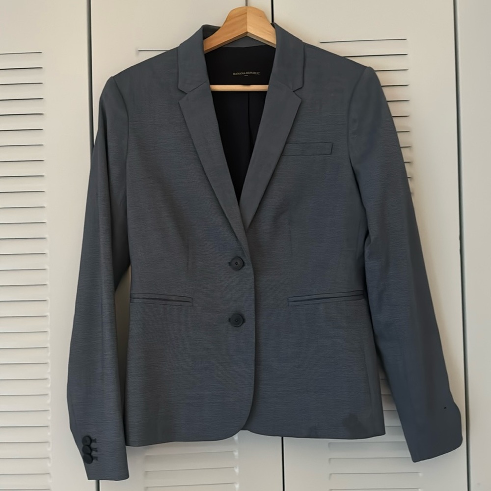 Banana Republic blue tex blazer - sz 4. Excellent condition!
